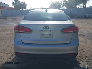 2017 Kia Forte LX z VIN 3KPFK4A71HE085778, wystawiony jako IAAI lot #42009127 z przebiegiem 130 014 mil mil oraz . Historia ofert i sprzedaży dostępna na DreamBid. Obrazek 17.