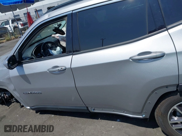 2018 Jeep Compass Latitude with VIN 3C4NJCBBXJT102753, listed as a IAAI auction lot 42379577 with 98,423 mi miles and . Bid and sale history available at DreamBid. Image 14.