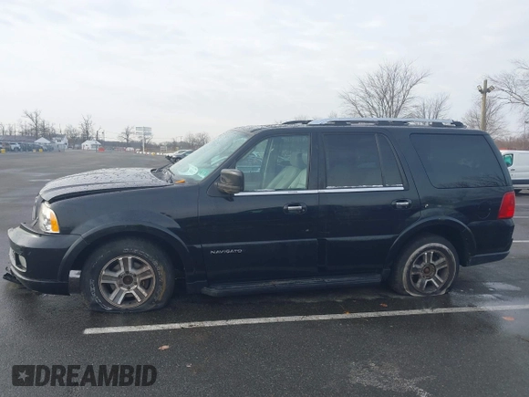 2005 Lincoln Navigator Luxury with VIN 5LMFU28535LJ11344, listed as a IAAI auction lot 41469627 with 177,036 mi miles. Bid and sale history available at carsss.com. Image 14.