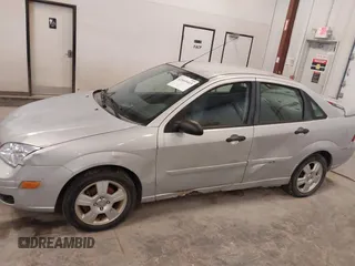 2005 Ford Focus S с VIN 1FAFP34N25W139215, выставлен на аукционе IAAI как лот 42469413 с пробегом 119 675 миль миль и . История ставок и продаж доступна на DreamBid. Изображение 6.