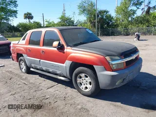 2003 Chevrolet Avalanche with VIN 3GNEC13T03G103337, listed as a IAAI auction lot 41839884 with 232,309 mi miles. Bid and sale history available at carsss.com. Image 1.