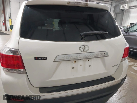 2013 Toyota Highlander Limited with VIN 5TDDK3EH6DS251104, listed as a IAAI auction lot 42605817 with 131,720 mi miles and . Bid and sale history available at DreamBid. Image 16.