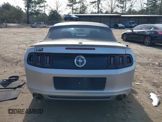 2013 Ford Mustang V6 z VIN 1ZVBP8EM9D5236439, wystawiony jako IAAI lot #41332666 z przebiegiem 156 371 mil mil oraz . Historia ofert i sprzedaży dostępna na DreamBid. Obrazek 16.