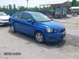 2016 Chevrolet Sonic LT z VIN 1G1JC5SG2G4146432, wystawiony jako IAAI lot #42237871 z przebiegiem 79 212 mil mil oraz . Historia ofert i sprzedaży dostępna na DreamBid. Obrazek 1.