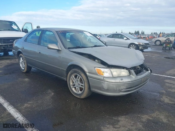 2001 Toyota Camry CE with VIN JT2BG22K510563344, listed as a IAAI auction lot 41582771 with 233,545 mi miles. Bid and sale history available at carsss.com. Image 1.