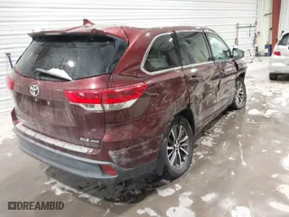 2018 Toyota Highlander SE with VIN 5TDJZRFH9JS898172, listed as a IAAI auction lot 41603508 with 144,438 mi miles. Bid and sale history available at carsss.com. Image 4.