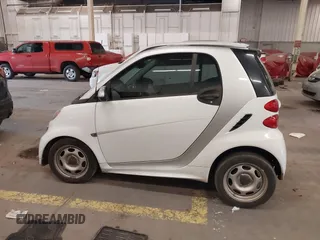2015 Smart fortwo Passion with VIN WMEEJ3BA1FK805997, listed as a IAAI auction lot 41900723 with 102,185 mi miles. Bid and sale history available at carsss.com. Image 15.