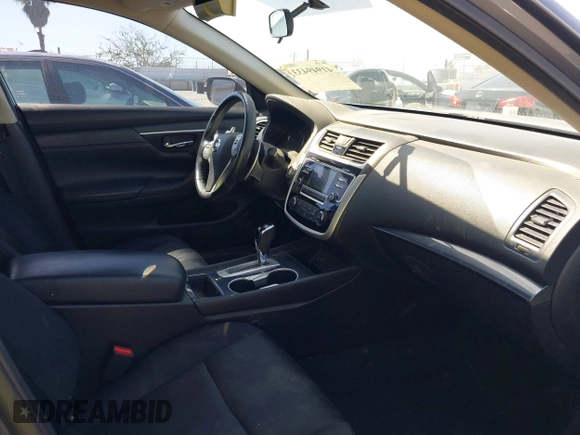2018 Nissan Altima SR with VIN 1N4AL3AP6JC120402, listed as a IAAI auction lot 41949433 with 58,595 mi miles and . Bid and sale history available at carsss.com. Image 5.