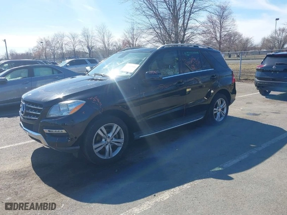 2013 Mercedes-Benz M-Class ML 350 with VIN 4JGDA5HB6DA183773, listed as a IAAI auction lot 41843086 with 139,302 mi miles. Bid and sale history available at carsss.com. Image 2.