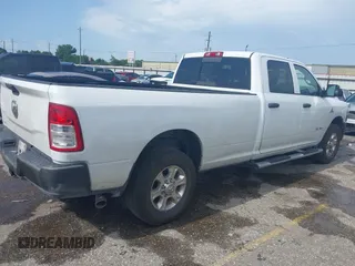 2020 Ram 2500 Tradesman z VIN 3C6UR4HL4LG266478, wystawiony jako IAAI lot #42508474 z przebiegiem 125 048 mil mil oraz . Historia ofert i sprzedaży dostępna na DreamBid. Obrazek 4.