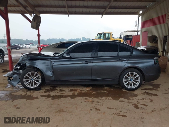2016 BMW 3 Series 320i z VIN WBA8A9C54GK617747, wystawiony jako IAAI lot #42342518 z przebiegiem Nie podano mil oraz . Historia ofert i sprzedaży dostępna na DreamBid. Obrazek 13.