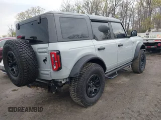 2024 Ford Bronco Wildtrak z VIN 1FMEE2BP4RLA65714, wystawiony jako IAAI lot #42028101 z przebiegiem 5478 mil mil oraz . Historia ofert i sprzedaży dostępna na DreamBid. Obrazek 4.