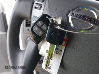 2018 Nissan NV Cargo S z VIN 1N6BF0LY7JN800787, wystawiony jako IAAI lot #42062137 z przebiegiem 221 082 mil mil oraz . Historia ofert i sprzedaży dostępna na DreamBid. Obrazek 11.