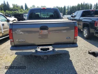 2003 Ford F-250 XL z VIN 1FTNW20P83ED87806, wystawiony jako Copart lot #60111895 z przebiegiem 107 949 mil mil oraz Czysty tytuł • Clean title. Historia ofert i sprzedaży dostępna na DreamBid. Obrazek 6.