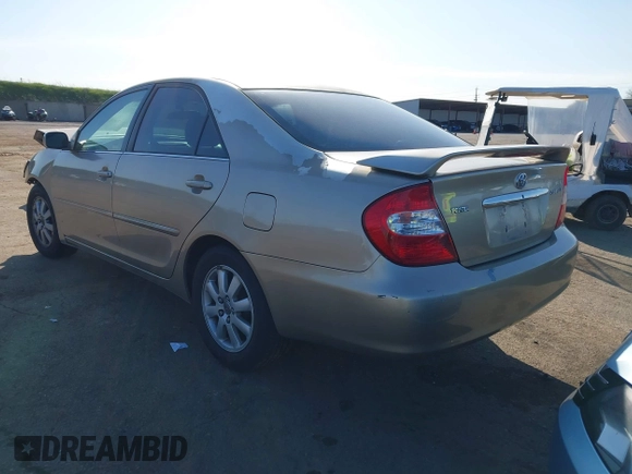 2004 Toyota Camry LE with VIN JTDBF32K140154908, listed as a IAAI auction lot 41773923 with 133,028 mi miles. Bid and sale history available at carsss.com. Image 3.