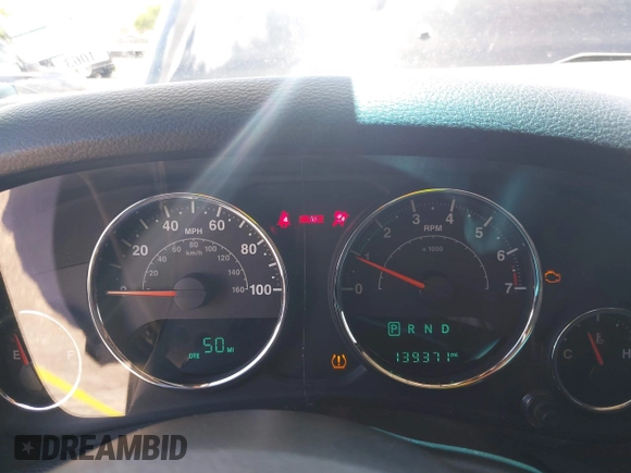 2016 Jeep Wrangler Unlimited Sport z VIN 1C4BJWDG4GL327638, wystawiony jako IAAI lot #42494615 z przebiegiem 139 371 mil mil oraz . Historia ofert i sprzedaży dostępna na DreamBid. Obrazek 7.