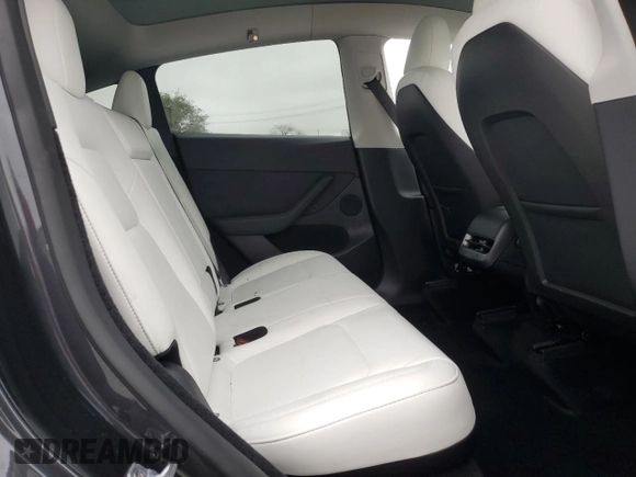 2024 Tesla Model Y z VIN 7SAYGDED4RF103411, wystawiony jako Copart lot #59982815 z przebiegiem 17 601 mil mil oraz Szkoda całkowita • Salvage title. Historia ofert i sprzedaży dostępna na DreamBid. Obrazek 10.