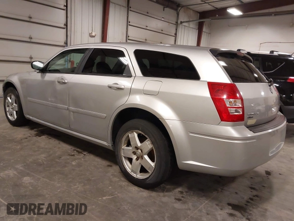 2005 Dodge Magnum z VIN 2DRGZR8V15H587486, wystawiony jako IAAI lot #42040578 z przebiegiem 179 158 mil mil oraz . Historia ofert i sprzedaży dostępna na DreamBid. Obrazek 3.