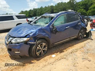 2017 Nissan Rogue SL z VIN 5N1AT2MT0HC829166, wystawiony jako Copart lot #56710495 z przebiegiem 84 893 mil mil oraz Szkoda całkowita • Salvage title. Historia ofert i sprzedaży dostępna na DreamBid. Obrazek 1.