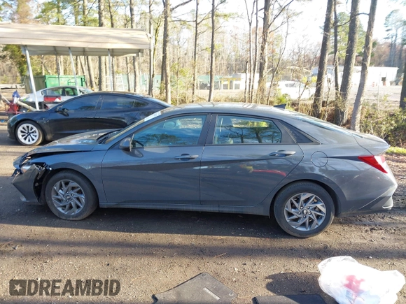 2024 Hyundai Elantra SEL z VIN KMHLM4DGXRU832768, wystawiony jako IAAI lot #41826429 z przebiegiem 11 221 mil mil oraz . Historia ofert i sprzedaży dostępna na DreamBid. Obrazek 15.