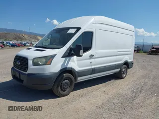 2015 Ford Transit z VIN 1FTNR2XM3FKB08495, wystawiony jako IAAI lot #42552135 z przebiegiem 235 461 mil mil oraz . Historia ofert i sprzedaży dostępna na DreamBid. Obrazek 2.