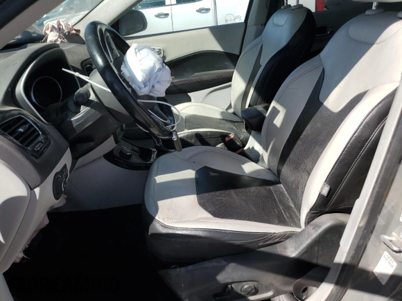 2020 Jeep Compass Limited z VIN 3C4NJDCB0LT215585, wystawiony jako Copart lot #50171655 z przebiegiem 105 579 mil mil oraz Szkoda całkowita • Salvage title. Historia ofert i sprzedaży dostępna na DreamBid. Obrazek 7.