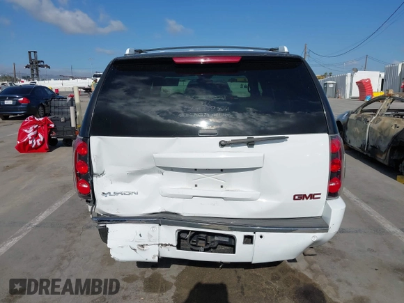 2008 GMC Yukon Denali с VIN 1GKFK63888J118915, выставлен на аукционе IAAI как лот 42262018 с пробегом 218 082 миль миль и . История ставок и продаж доступна на DreamBid. Изображение 17.