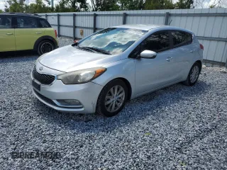 2015 Kia Forte EX z VIN KNAFX5A84F5269151, wystawiony jako Copart lot #61331935 z przebiegiem 182 824 mil mil oraz Czysty tytuł • Clean title. Historia ofert i sprzedaży dostępna na DreamBid. Obrazek 1.