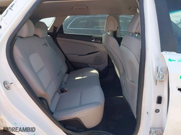 2018 Hyundai Tucson SE with VIN KM8J23A40JU669361, listed as a IAAI auction lot 41633583 with 97,884 mi miles. Bid and sale history available at carsss.com. Image 8.