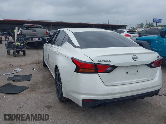 2024 Nissan Altima SR with VIN 1N4BL4CV8RN415264, listed as a IAAI auction lot 41923503 with 15,511 mi miles and . Bid and sale history available at carsss.com. Image 3.