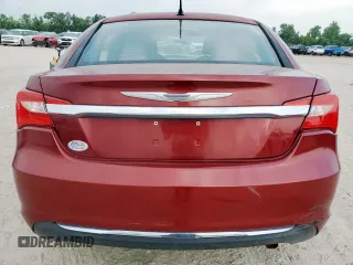 2014 Chrysler 200 LX z VIN 1C3CCBABXEN121858, wystawiony jako Copart lot #56477645 z przebiegiem 104 053 mil mil oraz Szkody całkowita. Historia ofert i sprzedaży dostępna na DreamBid. Obrazek 6.