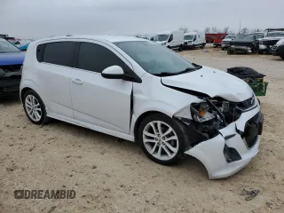 2020 Chevrolet Sonic LT z VIN 1G1JD6SB2L4139529, wystawiony jako Copart lot #87951275 z przebiegiem 127 332 mil mil oraz Szkoda całkowita • Salvage title. Historia ofert i sprzedaży dostępna na DreamBid. Obrazek 4.