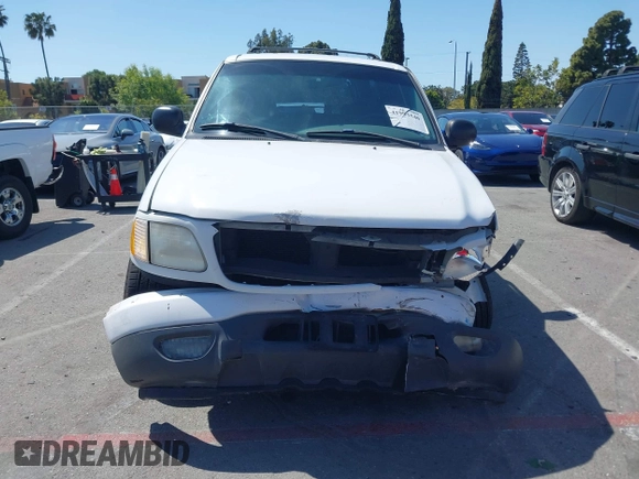 2000 Ford Expedition XLT with VIN 1FMRU1568YLB31018, listed as a IAAI auction lot 41993546 with 1 mi miles. Bid and sale history available at carsss.com. Image 13.