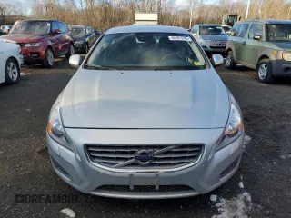 2012 Volvo S60 T5 with VIN YV1622FS1C2135788, listed as a Copart auction lot 43391245 with 93,193 mi miles and Clean Title. Bid and sale history available at carsss.com. Image 5.