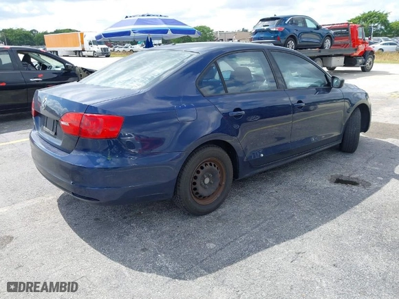 2014 Volkswagen Jetta Sedan S with VIN 3VW2K7AJ9EM391783, listed as a IAAI auction lot 41623537 with 181,097 mi miles. Bid and sale history available at carsss.com. Image 4.