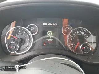 2025 Ram 1500 Big Horn z VIN 1C6RRFFG1SN523805, wystawiony jako Copart lot #57298595 z przebiegiem 3 557 mil mil oraz Szkoda całkowita • Salvage title. Historia ofert i sprzedaży dostępna na DreamBid. Obrazek 9.