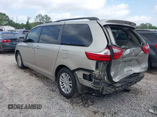 2016 Toyota Sienna XLE with VIN 5TDYK3DC0GS737600, listed as a IAAI auction lot 42027412 with 95,302 mi miles. Bid and sale history available at carsss.com. Image 3.