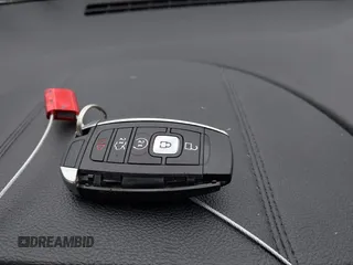 2018 Lincoln MKX Premiere z VIN 2LMPJ8JR0JBL20443, wystawiony jako IAAI lot #42300284 z przebiegiem 71 186 mil mil oraz . Historia ofert i sprzedaży dostępna na DreamBid. Obrazek 11.