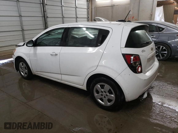 2016 Chevrolet Sonic LS z VIN 1G1JA6SH1G4174727, wystawiony jako Copart lot #47789335 z przebiegiem 166 907 mil mil oraz Szkoda całkowita • Salvage title. Historia ofert i sprzedaży dostępna na DreamBid. Obrazek 2.