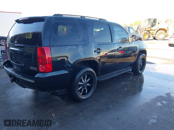 2008 GMC Yukon SLT w/4SB with VIN 1GKFC13JX8R208328, listed as a IAAI auction lot 41436830 with 271,681 mi miles. Bid and sale history available at carsss.com. Image 4.
