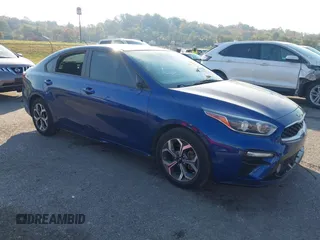 2020 Kia Forte LXS z VIN 3KPF24AD9LE255982, wystawiony jako IAAI lot #40720222 z przebiegiem 53 162 mil mil oraz . Historia ofert i sprzedaży dostępna na DreamBid. Obrazek 1.