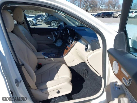 2020 Mercedes-Benz GLC with VIN W1N0G8DB4LF836149, listed as a IAAI auction lot 41244127 with 39,261 mi miles. Bid and sale history available at carsss.com. Image 5.