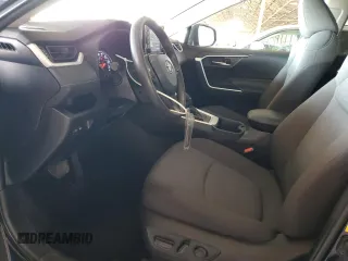2022 Toyota RAV4 XLE z VIN 2T3P1RFV1NW290805, wystawiony jako Copart lot #62831595 z przebiegiem 61 392 mil mil oraz Szkoda całkowita • Salvage title. Historia ofert i sprzedaży dostępna na DreamBid. Obrazek 7.