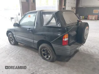 1999 Chevrolet Tracker z VIN 2CNBE18CXX6919189, wystawiony jako IAAI lot #42196856 z przebiegiem Nie podano mil oraz . Historia ofert i sprzedaży dostępna na DreamBid. Obrazek 3.
