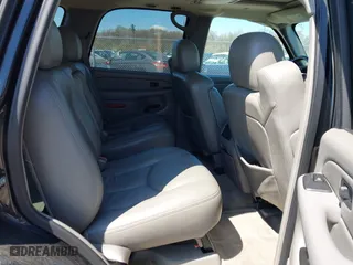 2005 Chevrolet Tahoe Z71 with VIN 1GNEK13Z35R226575, listed as a IAAI auction lot 41991713 with 152,038 mi miles. Bid and sale history available at carsss.com. Image 8.