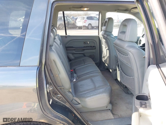 2004 Honda Pilot EX with VIN 5FNYF18674B006210, listed as a IAAI auction lot 41840395 with 188,754 mi miles. Bid and sale history available at carsss.com. Image 8.
