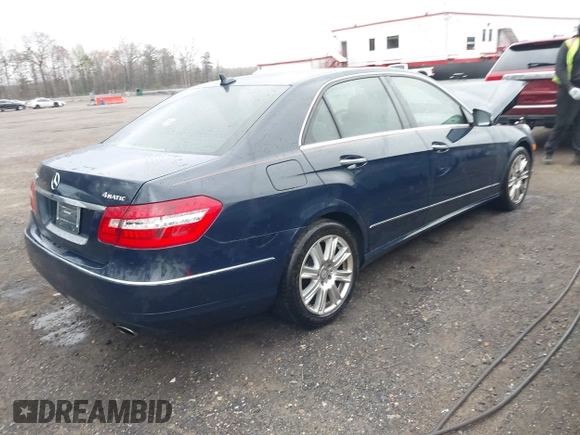 2013 Mercedes-Benz E-Class E 350 Luxury with VIN WDDHF8JB2DA757178, listed as a IAAI auction lot 41911577 with 93,346 mi miles. Bid and sale history available at carsss.com. Image 4.