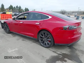 2015 Tesla Model S 85D with VIN 5YJSA1H42FF086599, listed as a IAAI auction lot 41832223 with 67,671 mi miles. Bid and sale history available at carsss.com. Image 3.