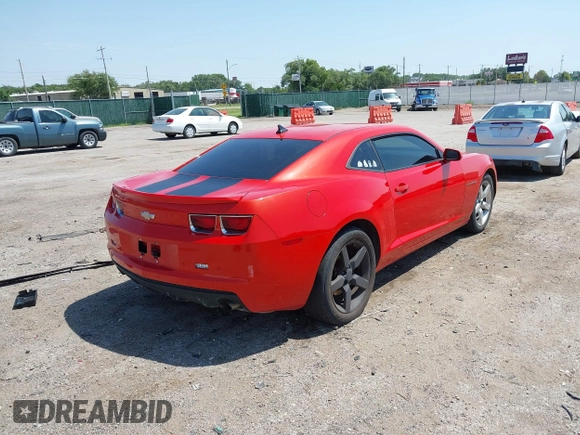 2013 Chevrolet Camaro LT z VIN 2G1FG1E36D9244965, wystawiony jako IAAI lot #40058994 z przebiegiem 75 344 mil mil oraz . Historia ofert i sprzedaży dostępna na DreamBid. Obrazek 4.