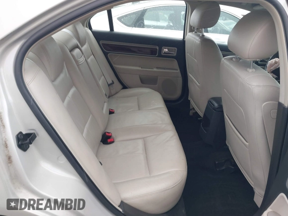 2007 Lincoln MKZ with VIN 3LNHM26T37R631061, listed as a IAAI auction lot 41592606 with 111,176 mi miles. Bid and sale history available at carsss.com. Image 8.